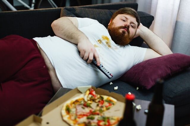 Causes of Obesity - eating while watching tv